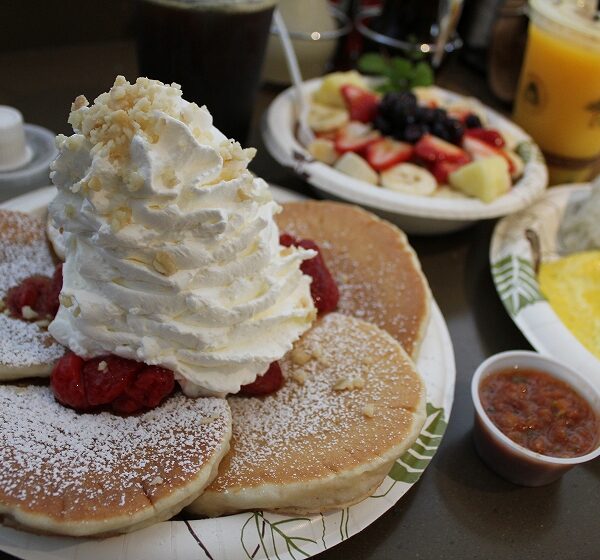 ハワイ エッグスンシングス(Eggs 'n Things)パンケーキ頂きました!