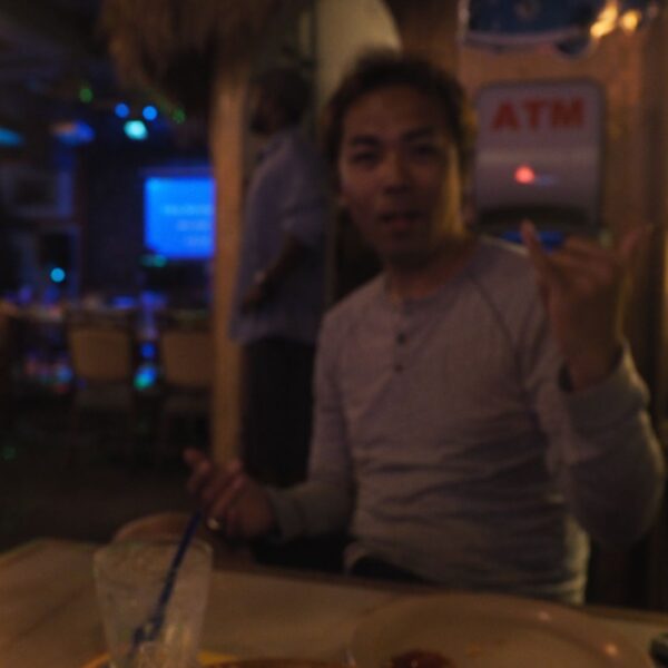 da Big Kahuna Waikikiクヒオ通りカラオケのあるbarへ!